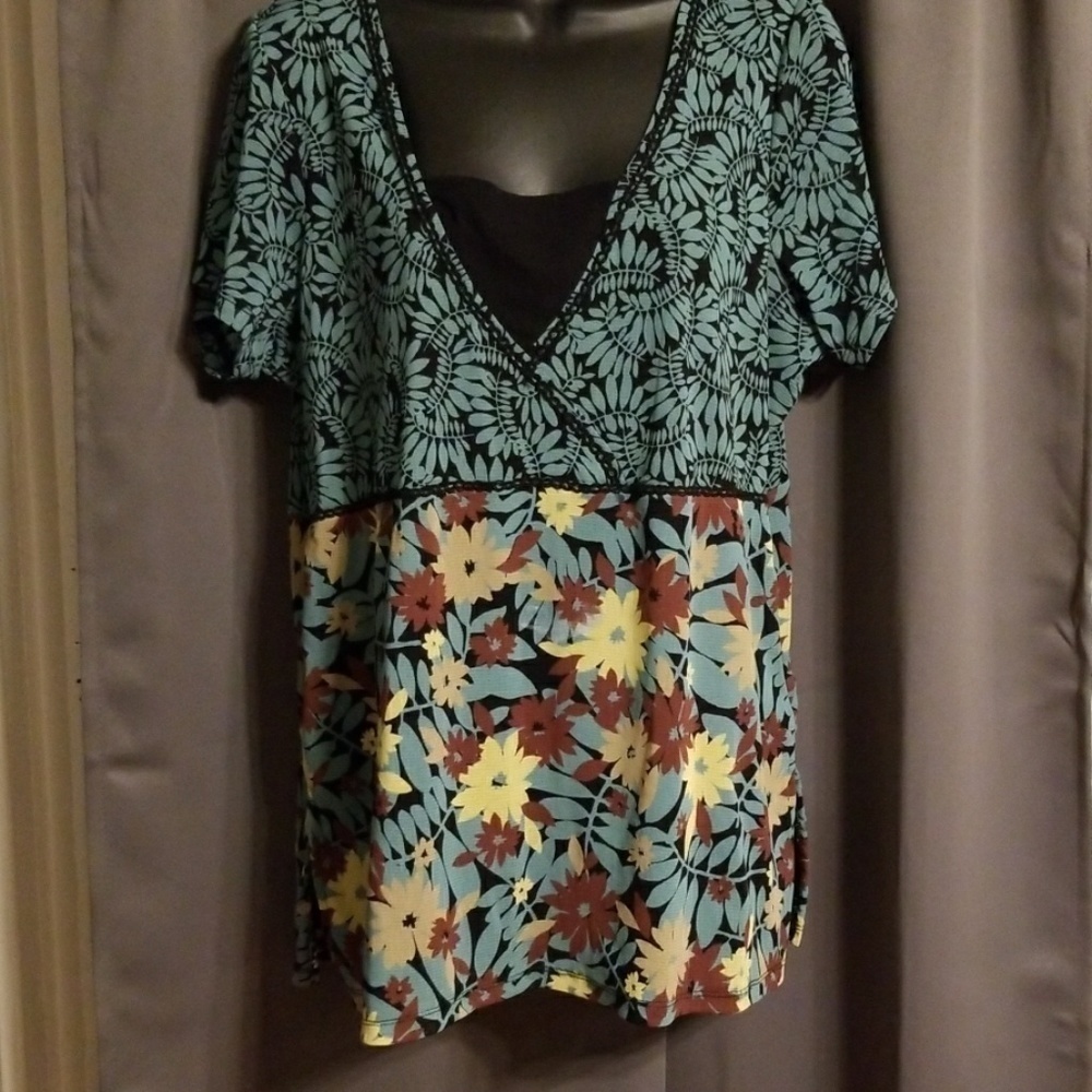 J H Collectibles Woman's‎ Blouse Size 1X EUC